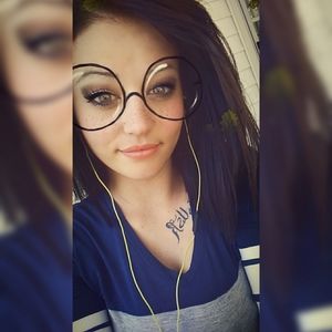 Meet your Posher, Rae